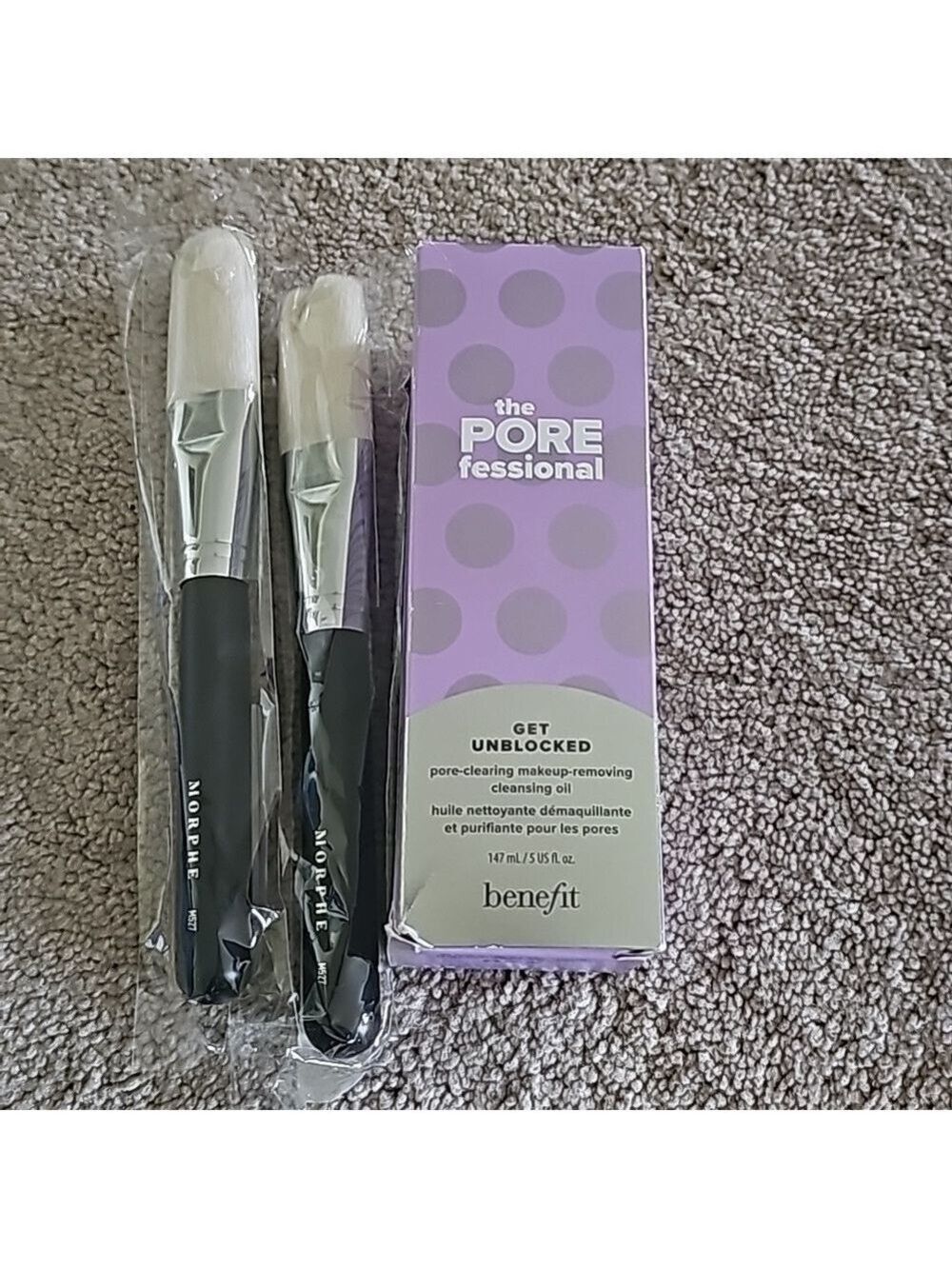 Morphe M527 Deluxe Pointed powder brush & the pore professional
